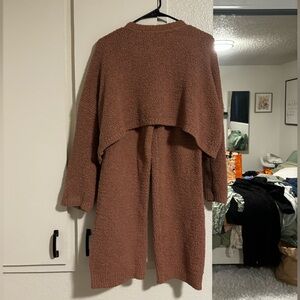 Brand sincerely jewel., recommend for people 5’5 and under due to length.